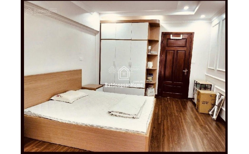 Bán nhà Nguyễn Văn Cừ Long Biên DT 39 m * 5 tầng, gần cầu Chương Dương, trường 1 bước ra phố